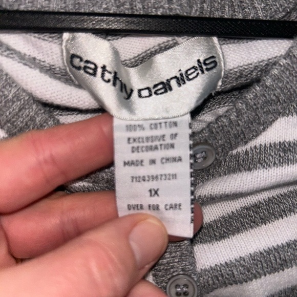 Cathy Daniels Short Sleeve Gray & White Striped short sleeve sweater size 1x - Picture 2 of 4